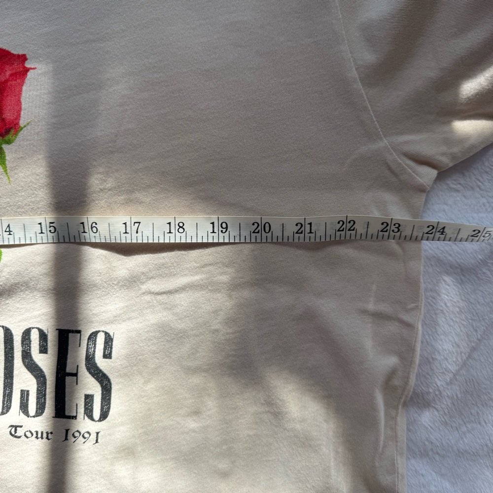 Daydreamer Guns N' Roses Floral Tee NWT - Picture 6 of 6